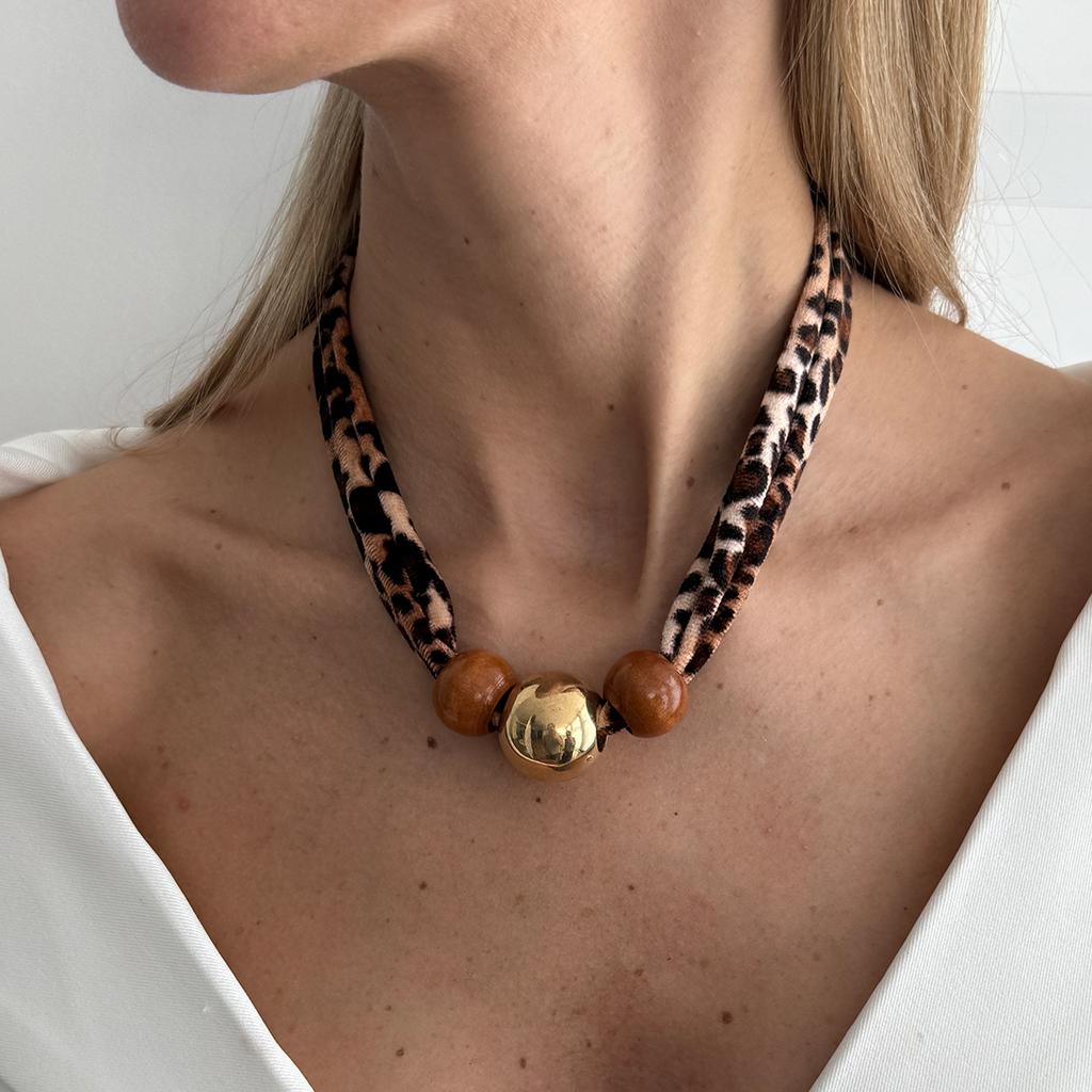 Salircon 2026 New Simple Brown Leopard Print Beaded Nelace Women Vintage Clavicle Sweater Chain Neck Classic Aesthetic Jewelry