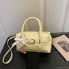 High-end Style Handbag That Is Fashionable and Versatile - A Crossbody or Shoulder Bag with A Boston Pillow Design.