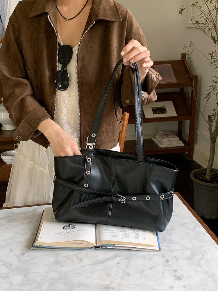 Shoulder bag women's large-capacity tote bag, premium new bag, commuter bag, versatile sense, simple 2025 retro