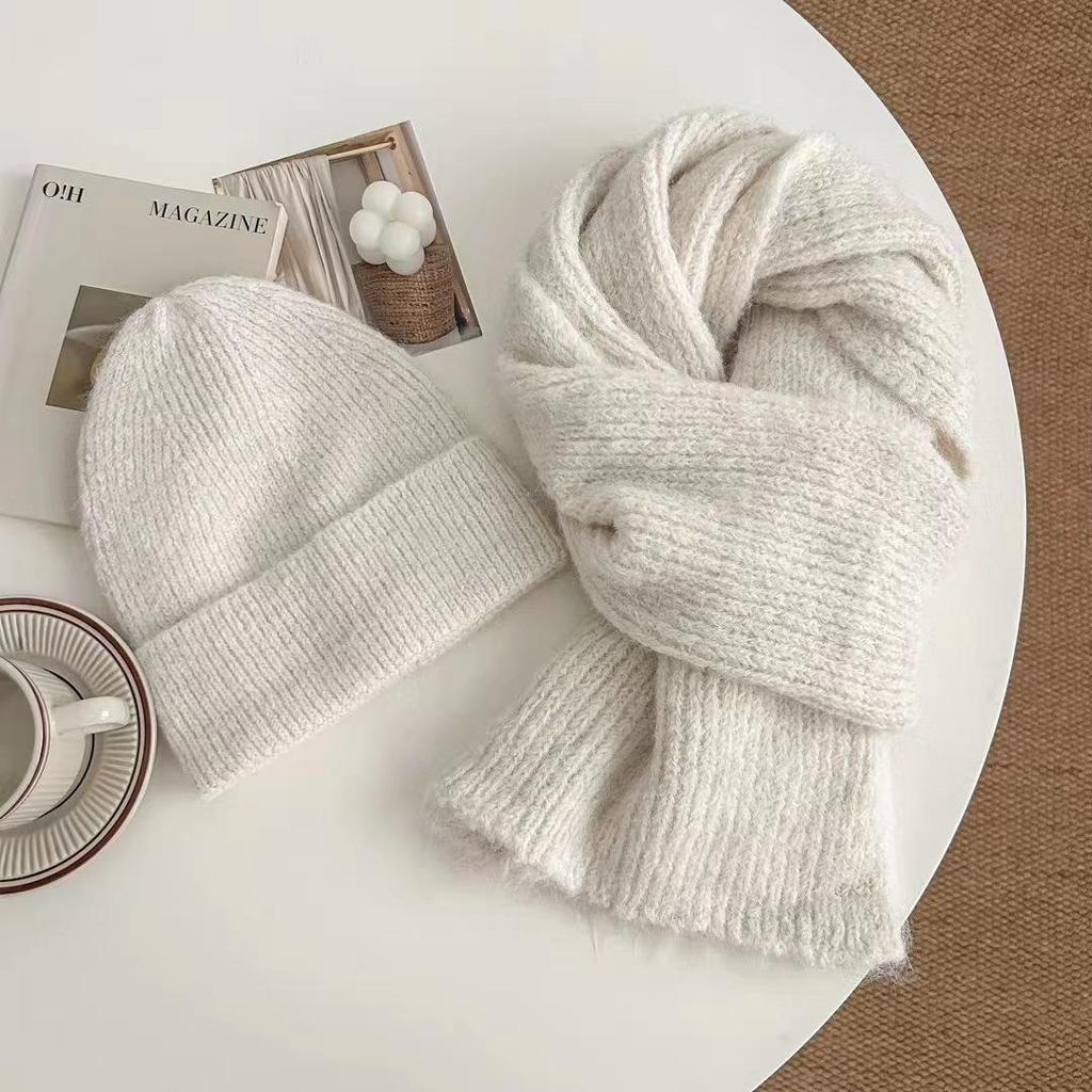 Red Wool Scarf and Hat Set: Cozy Knit for Autumn & Winter