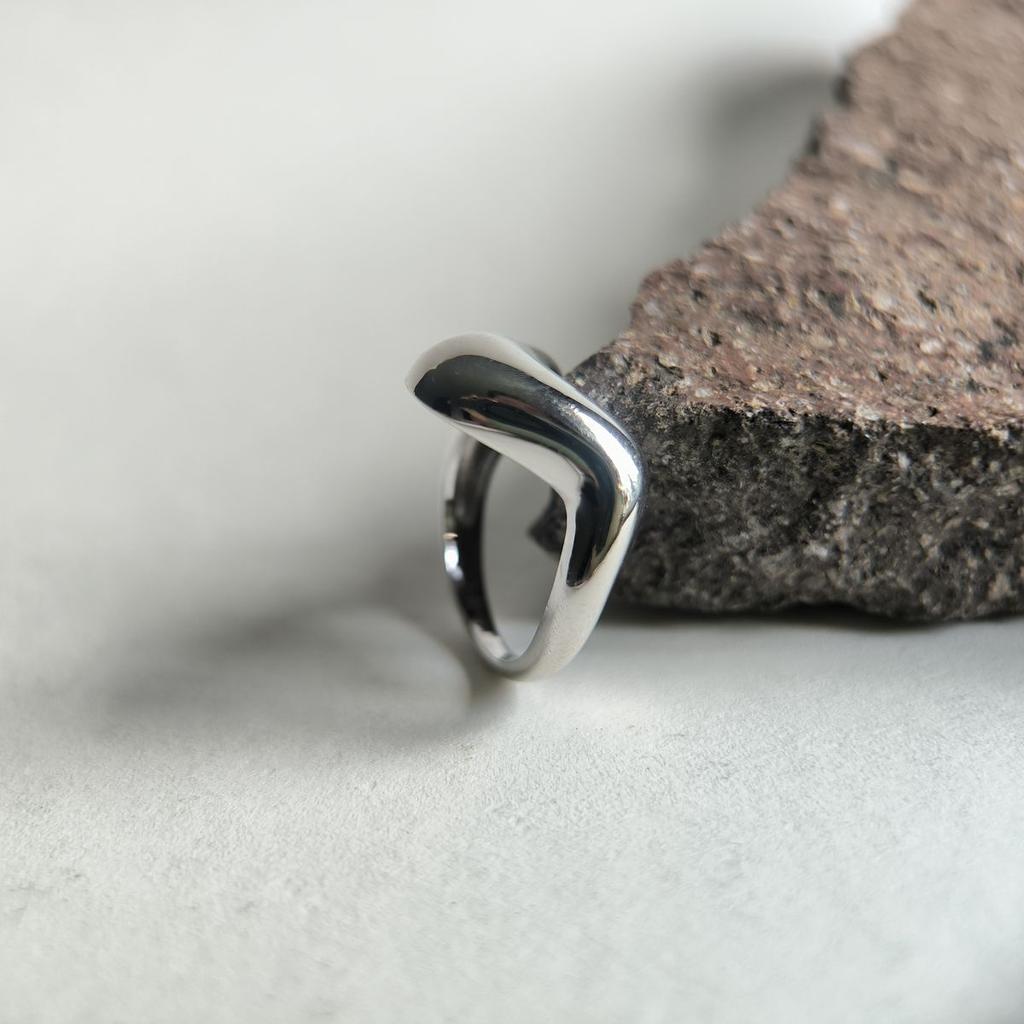 Silberring ohne Steine, Gewicht des Artikels 3,85 g (2193425)