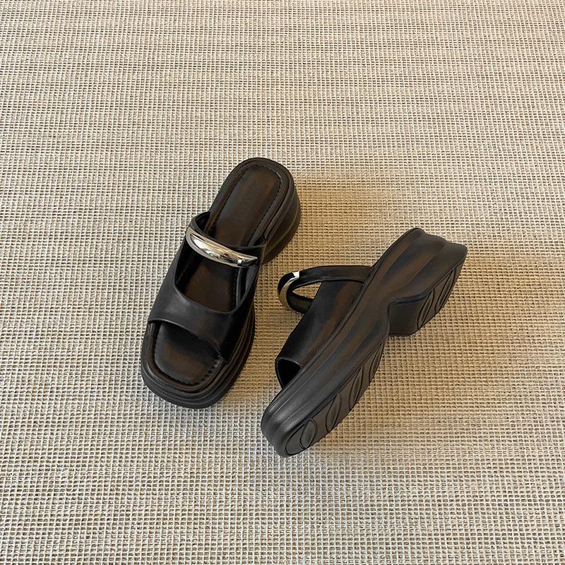 Thick-soled slippers women's summer new light luxury 2025 women's shoes cool slippers wear retro open-toed muffin bottom slippers women