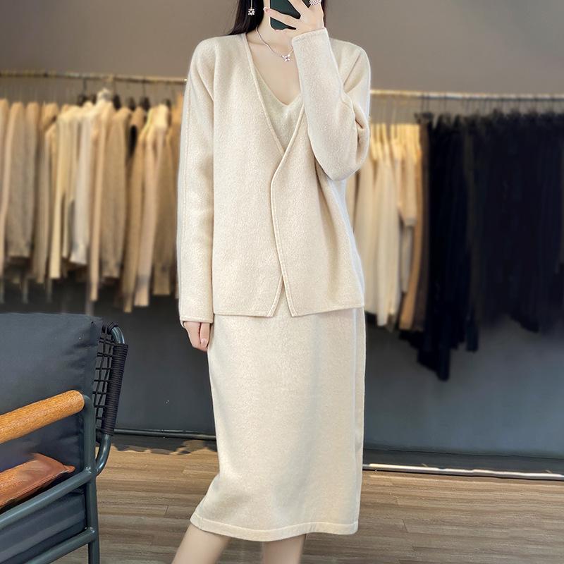 Temperament commuter style two-piece set autumn and winter new loose casual suspender skirt knitted cardigan set women