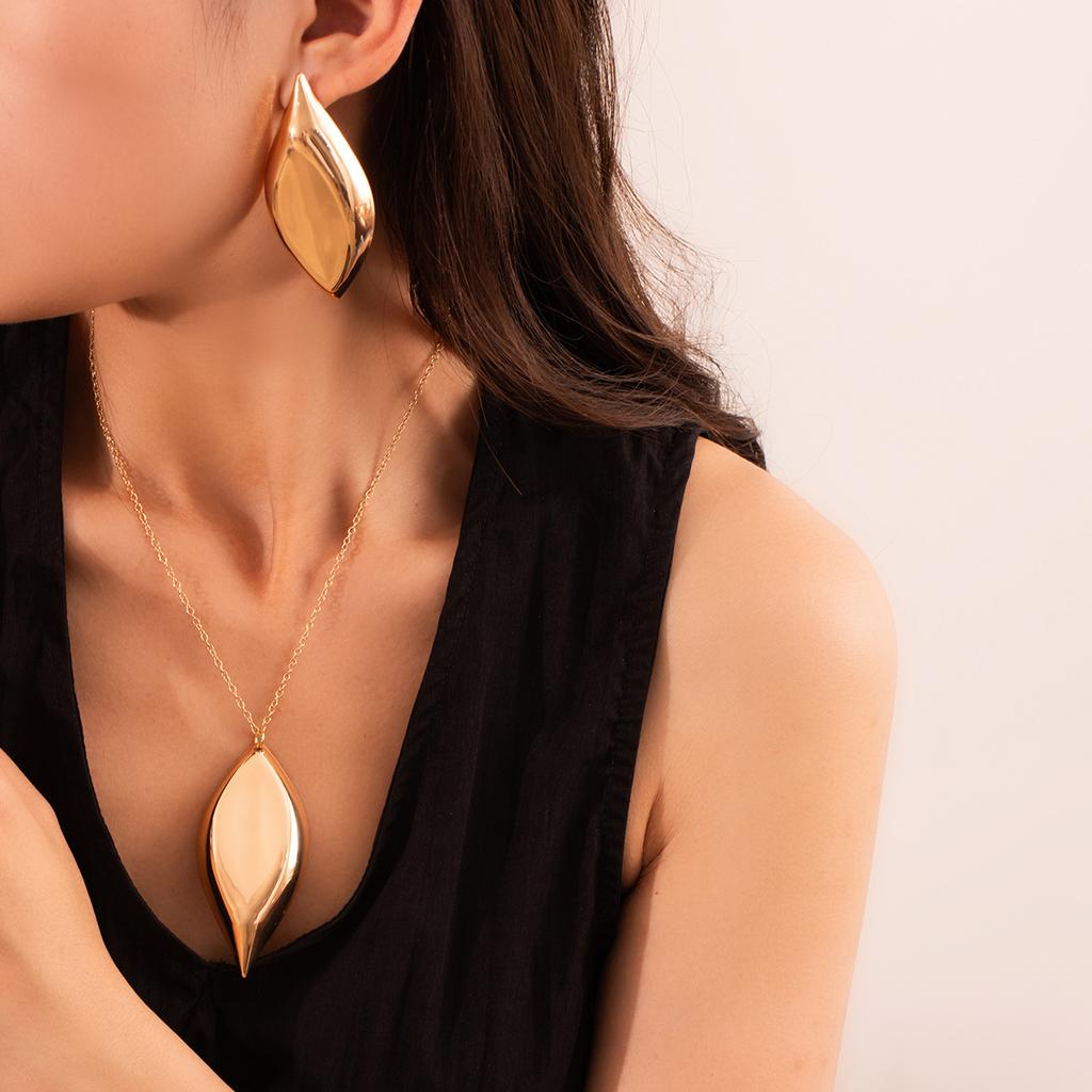 Metall Glatt Geometrisch Blatt Ohrstecker Halskette Set, Leichter Luxus Übertrieben Personalisierte Ohrringe, Nischendesign Artikel