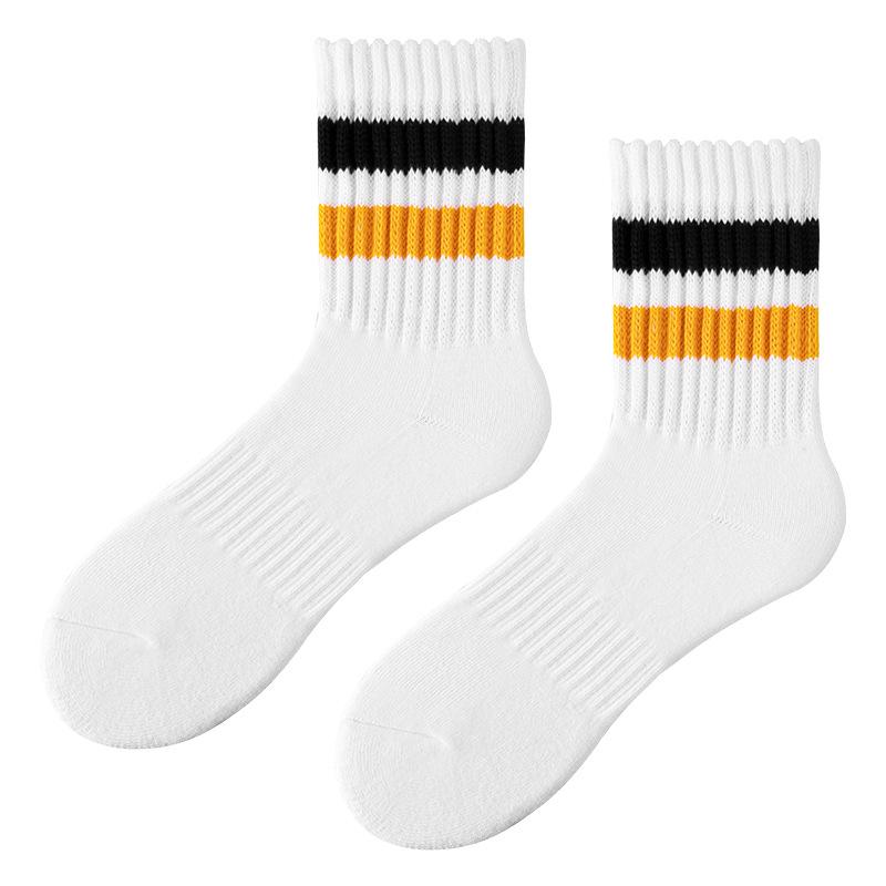 Herren Verdickte Baumwoll-Mittelschaftsocken - Gestreift, Schweißabsorbierend, Ideal für Herbst-/Wintersport und College-Stil.