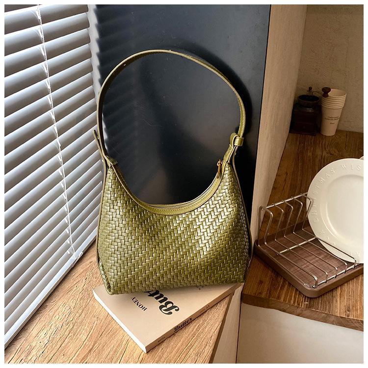 2026 Stylish Woven Dumpling Bag: Large-Capacity Women's Shoulder Handbag