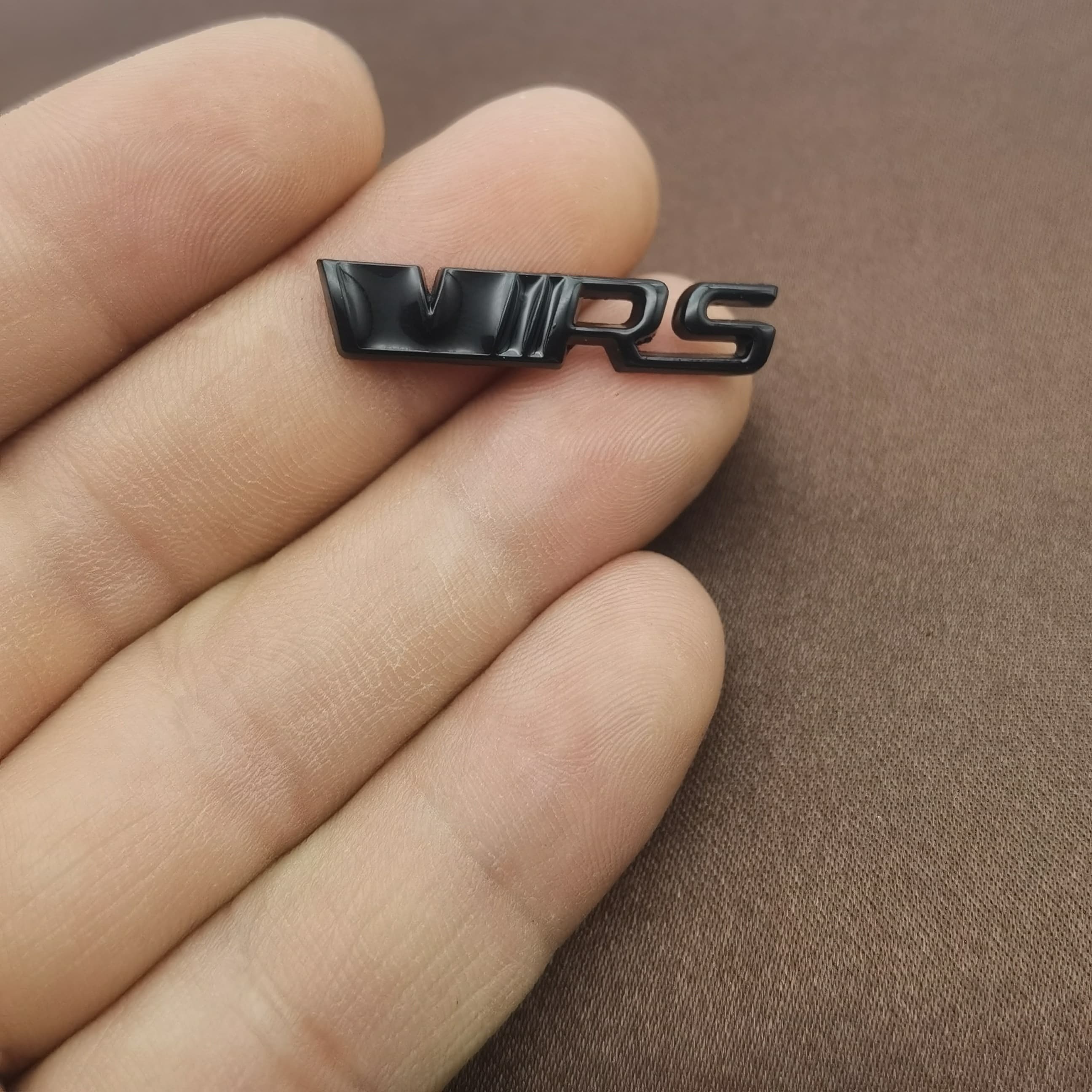 

2 шт. Эмблема-наклейка на панель приборов автомобиля, центральную консоль для Kamiq Superb Octavia Rapid Kodiaq Karoq Fabia Gloss Black