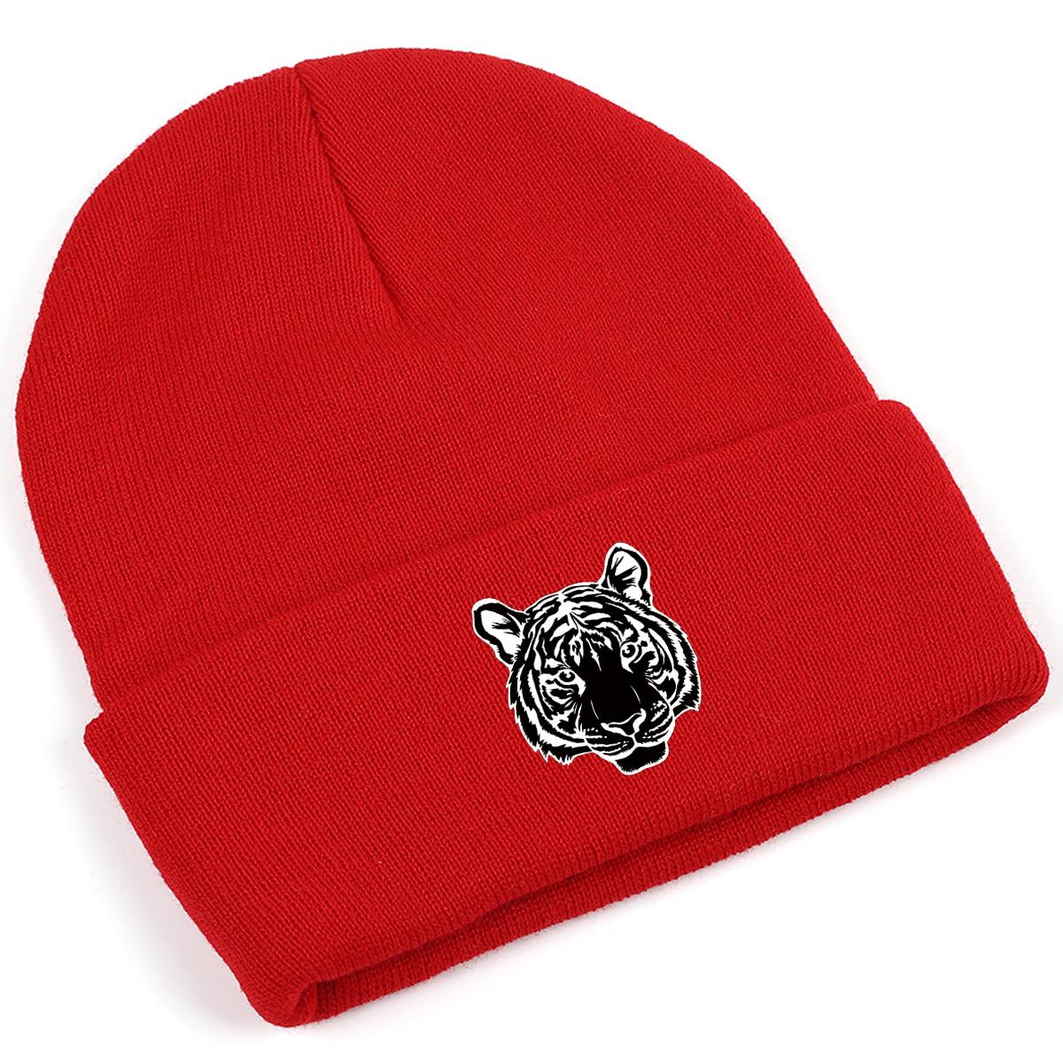 Черно-белая вязаная шапка с принтом головы тигра — фото 13