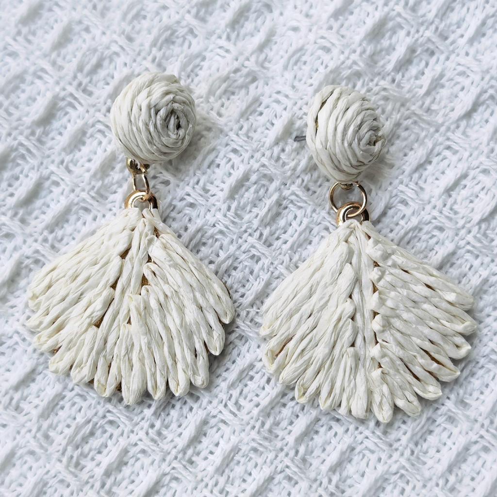 European & American Bohemian Raffia Shell Tassel Earrings: Sweet, Woven Niche Design for Women.