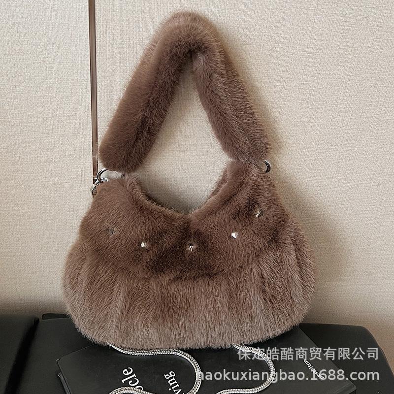 Versatile Plush Simple and Exquisite Messenger Bag, Advanced Design Sense 2025 Autumn and Winter Women's One-shoulder Portable Dumpling Bag