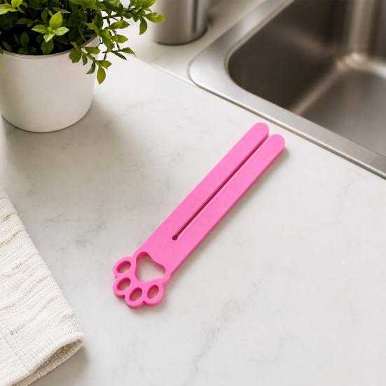 3D Printed Cat Paw Food Squeezer, Pet Tool with Open Design, Fits All Cat Food & Treat Bags, One-Piece Break-Resistant Craft, Compact Easy-Clean