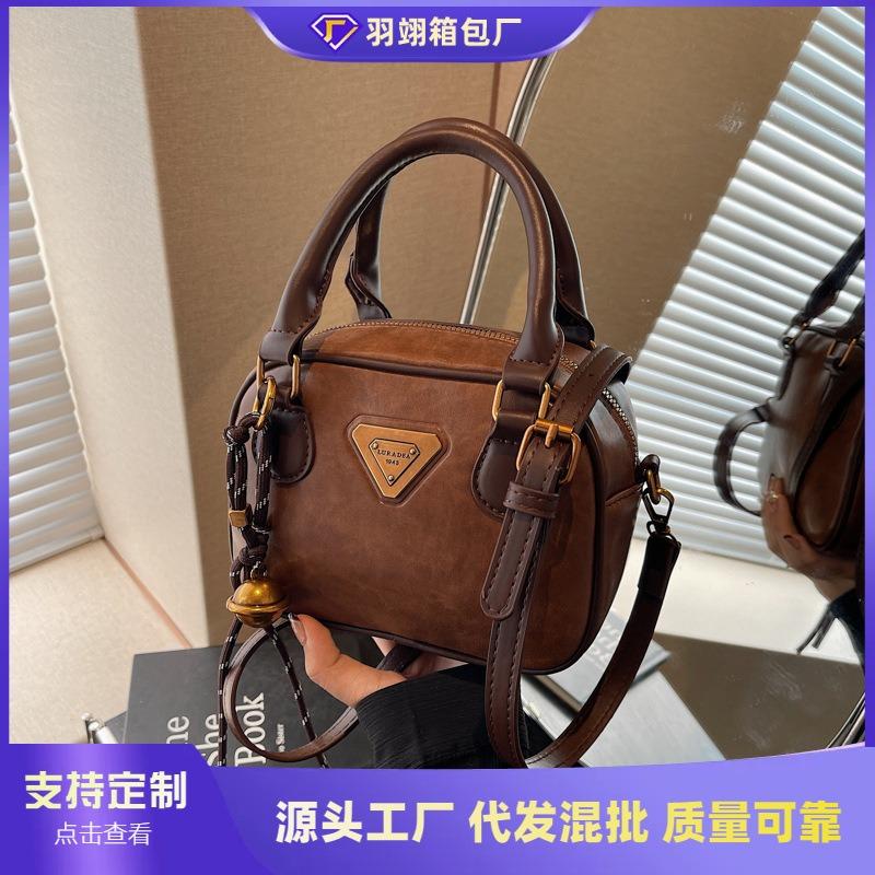 High-end Niche Bag Women's Autumn and Winter New Fashion Shoulder Messenger Bag Retro Portable Small Square Bag