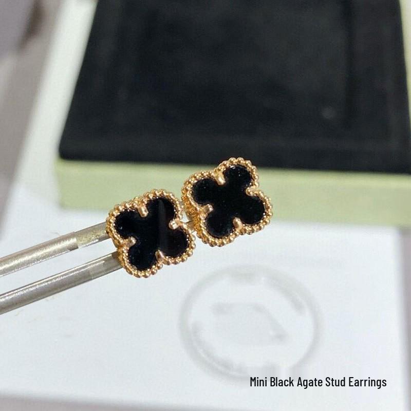 High-Version 18K Rose Gold Earrings: Four-Leaf Clover with White Mother-of-Pearl & Red Agate - Fashionable, Luxurious, INS Style.