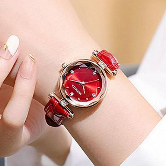 Trendy Women's Quartz Wristwatch with Thin Leather Strap - Elegant and Versatile New Style