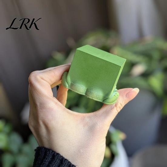 Funny Desk Gadgets Cube Frog Desktop Ornament, Resin Square Figurine for Home Office Ornament Shelf Decoration, Statue Computer Table Decoration Small
