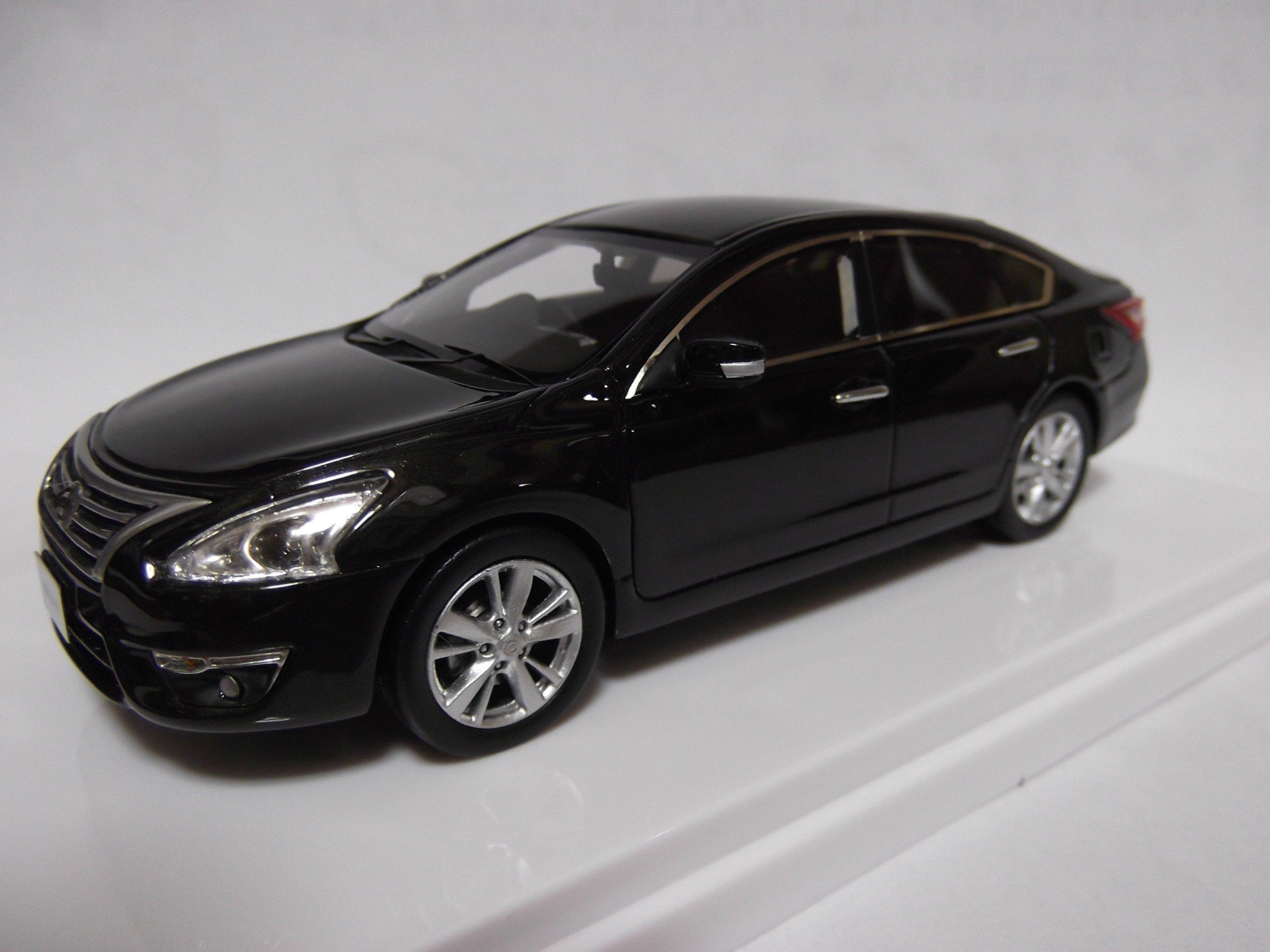 

TEANA 250XV Diamond Black Готовое изделие WIT S 1/43 чёрный