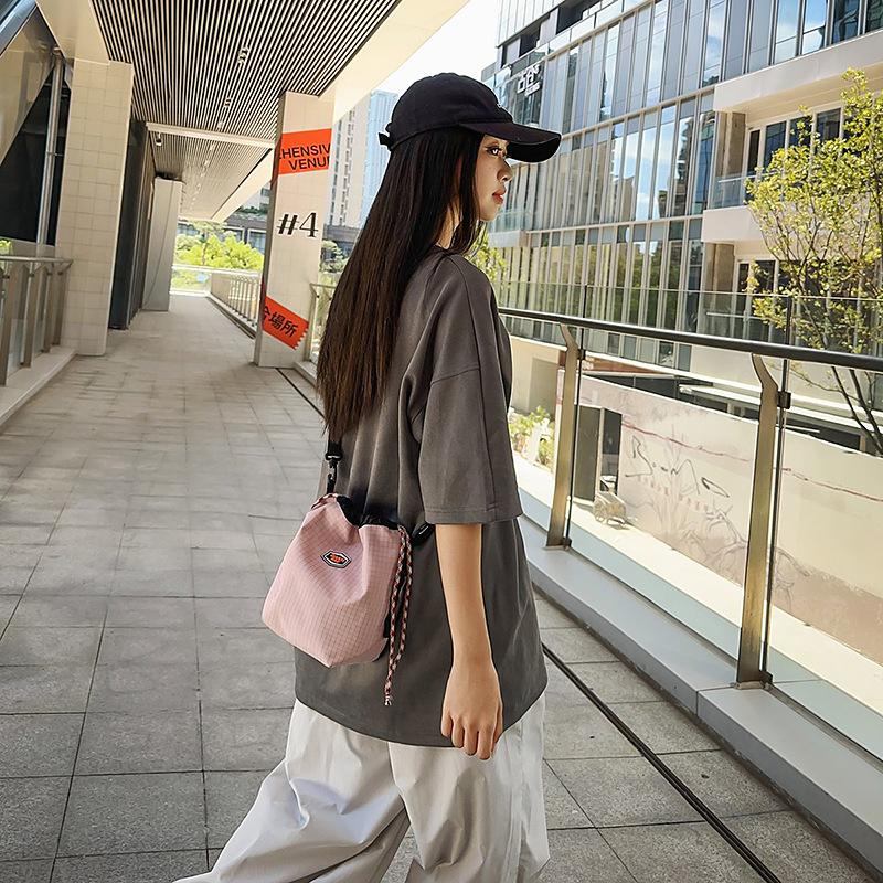 Summer Messenger Bag Waterproof Nylon Cloth Bucket Mobile Phone Bag Women's New Simple Large-capacity Outdoor Commuter Bag