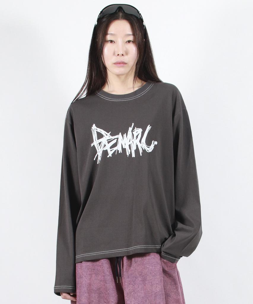 Deumakeu Graffiti Logo Text Boxy Long Sleeve - Charcoal
