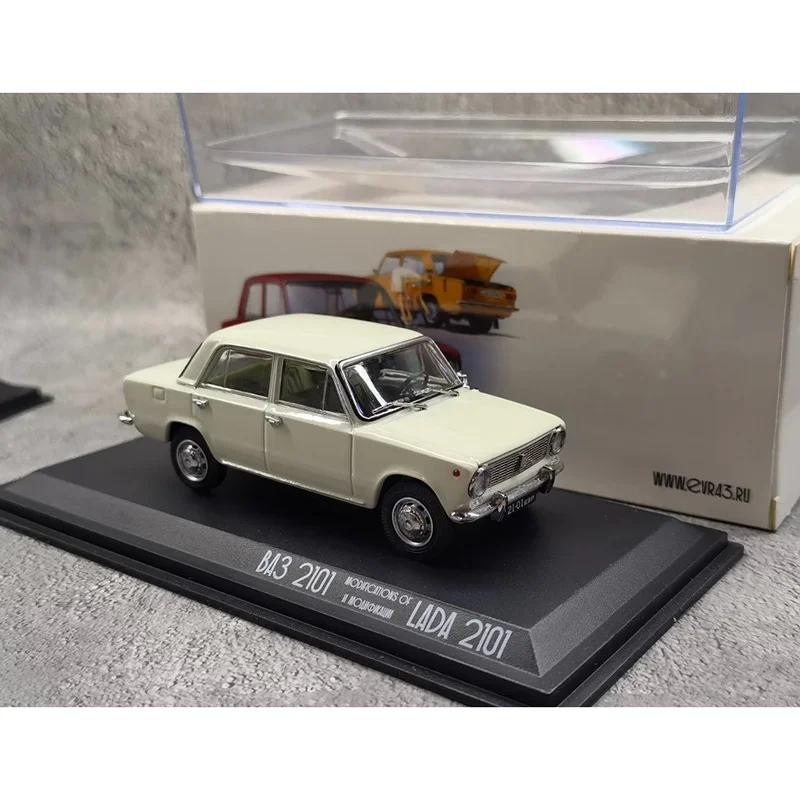 Diecast 1/43 Scale LADA BA3 2101 Alloy Car Model Souvenir Static Display Ornaments Vehicle Collection EVR43 Holiday Gifts Toy