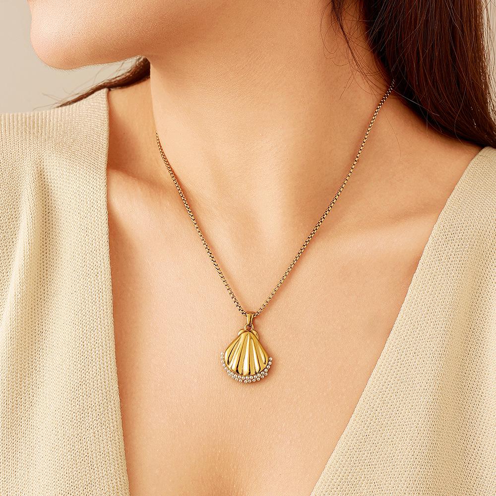 Ying Tai Women's 18K Gold Stainless Steel Necklace with Shell Imitation Pearl, Clavicle Chain, High Polish, Non-Fading.