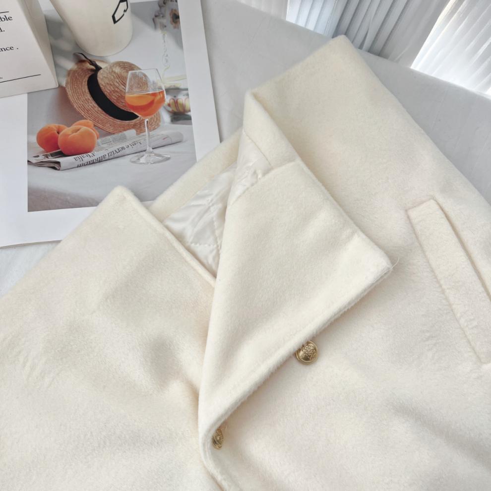 Xin Xing Women's Multi-color Tweed Wool Overcoat with Gold Buttons & Thin Belt – Winter 2024 Collection