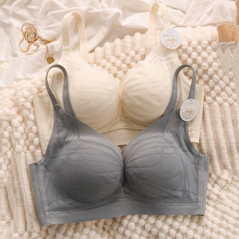 Mulberry silk is comfortable and seamless in summer, with small breasts gathered and closed. Anti-sagging bra