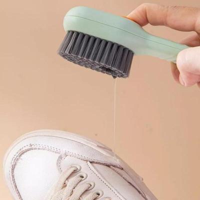 Szczotka do czyszczenia sneakersów i pompką detergent do białych ubrań i koszul