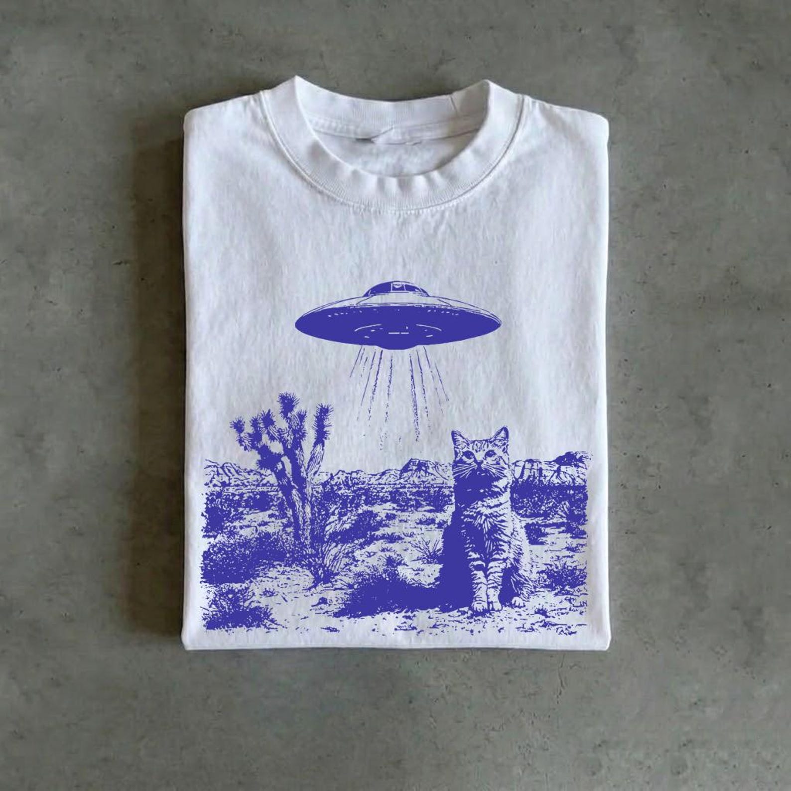 Vintage Cat UFO Shirt | Retro Alien Abduction Graphic Tee | 90s Desert Joshua Tree T-Shirt | Ironic Sci Fi Meme Top | Aesthetic Kitten Gift 4XL