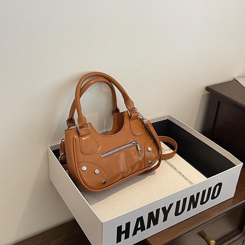 

Ретро мода простая сумка в иностранном стиле 2025 весна и лето нишевый дизайн универсальная сумка-мессенджер ins сумка подмышку женская коричневый