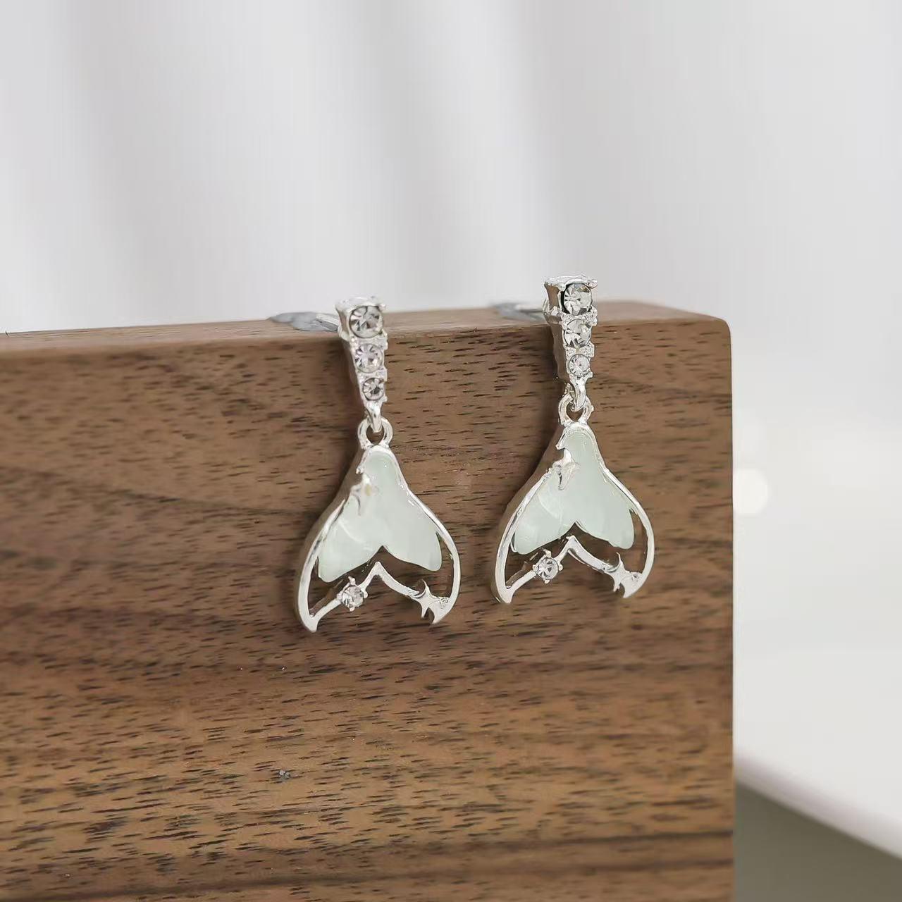 Trendy Imitation Diamond Fishtail Stud Earrings for Women - High-End, Versatile and Stylish Design Default