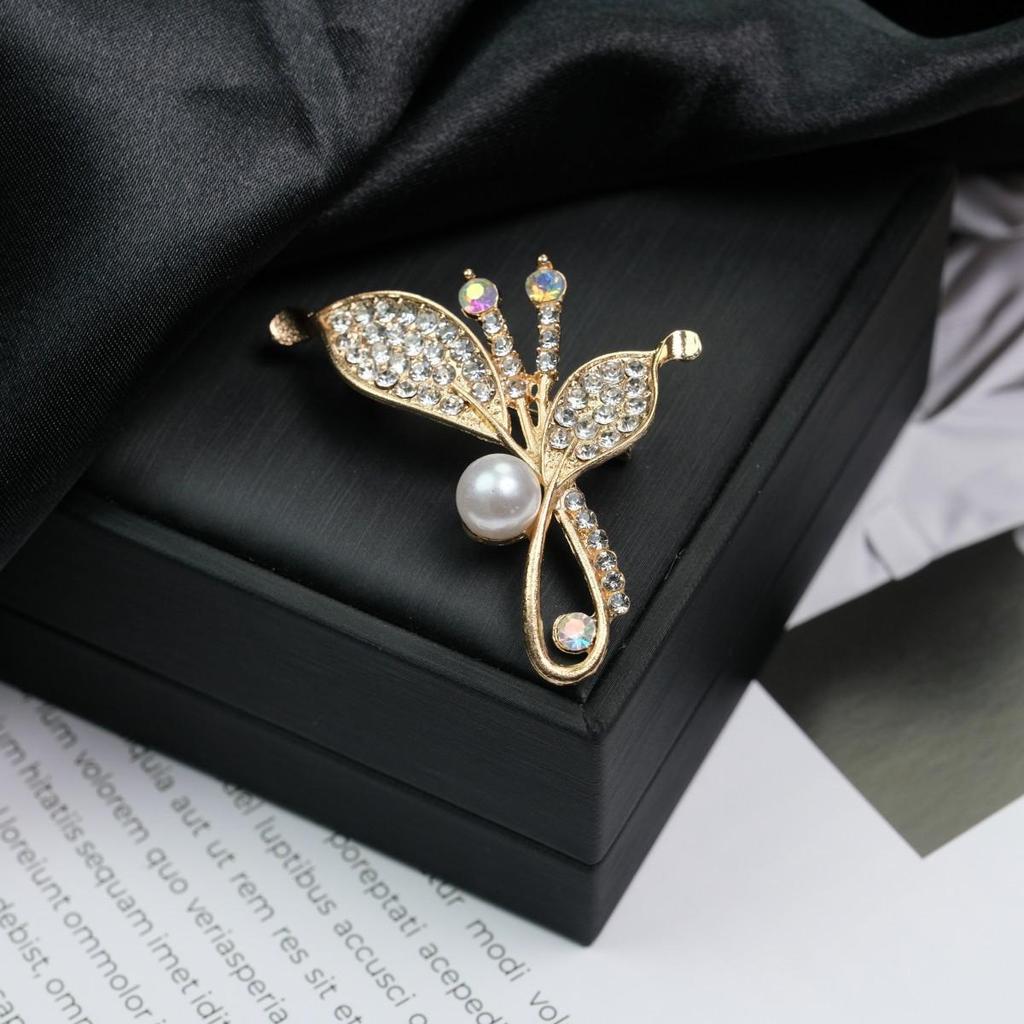 Elegant Versatile Light Luxury Corsage Brooch with Niche Design - Anti-Exposure Pin