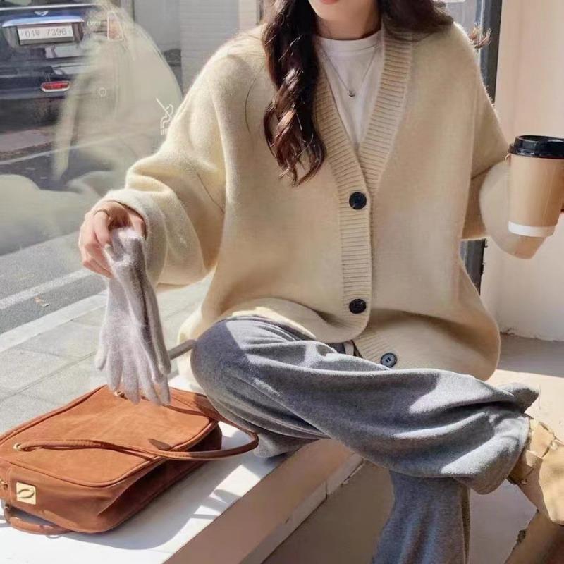 

Vintage V-neck knitted cardigan women s autumn and winter new lazy wind loose age-reducing soft waxy sweater jacket One Size