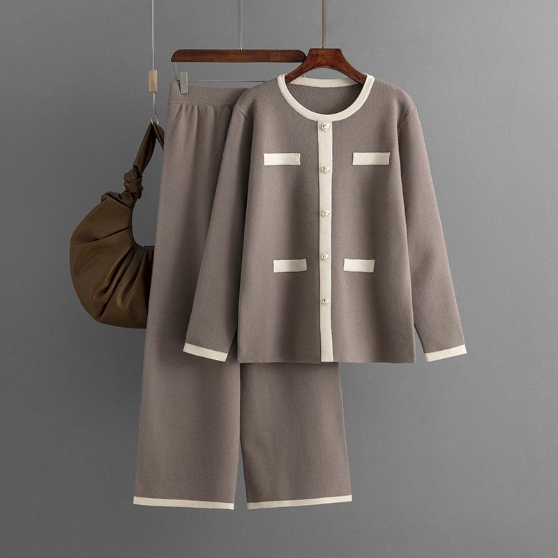 Høst- og vinter strikket bred todelt dame moteriktig avslappet dress med rund hals