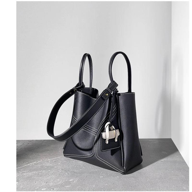 A Fashionable and High-end Handbag for Women A Versatile Single-shoulder Underarm Bag and A Genuine Leather Tote Bag