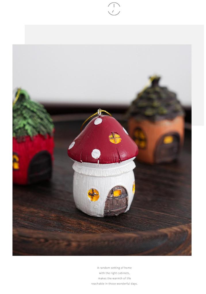 Mini Garden Mushroom Pinecone Christmas House Resin Ornament for Courtyard Bonsai and Flower Pot Decoration