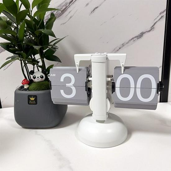 Modern Minimalist Retro Page-Turning Mantel Clock with Alarm