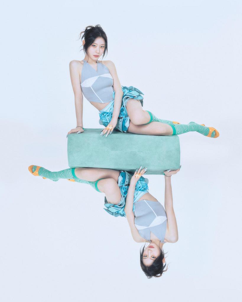[Pre-Order] ITZY Motto Kpop Album Photocard Official Random Cake Clicker Keyring Version