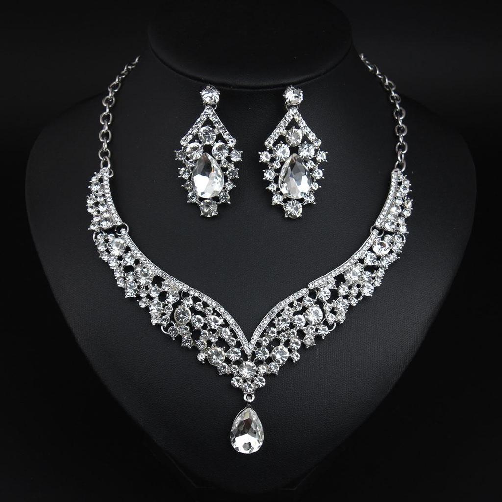 European & American Minimalist Rhinestone Necklace & Earring Set: Elegant Bridal Banquet Accessories for Women
