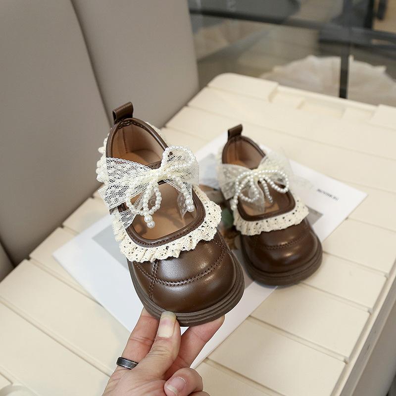 

Girls leather shoes with sweet bow and pearl princess design2026New Spring Collection Girls Single Shoes Children s Performance Shoes Trendy 26-31One Hand6Double світло-коричневого кольору