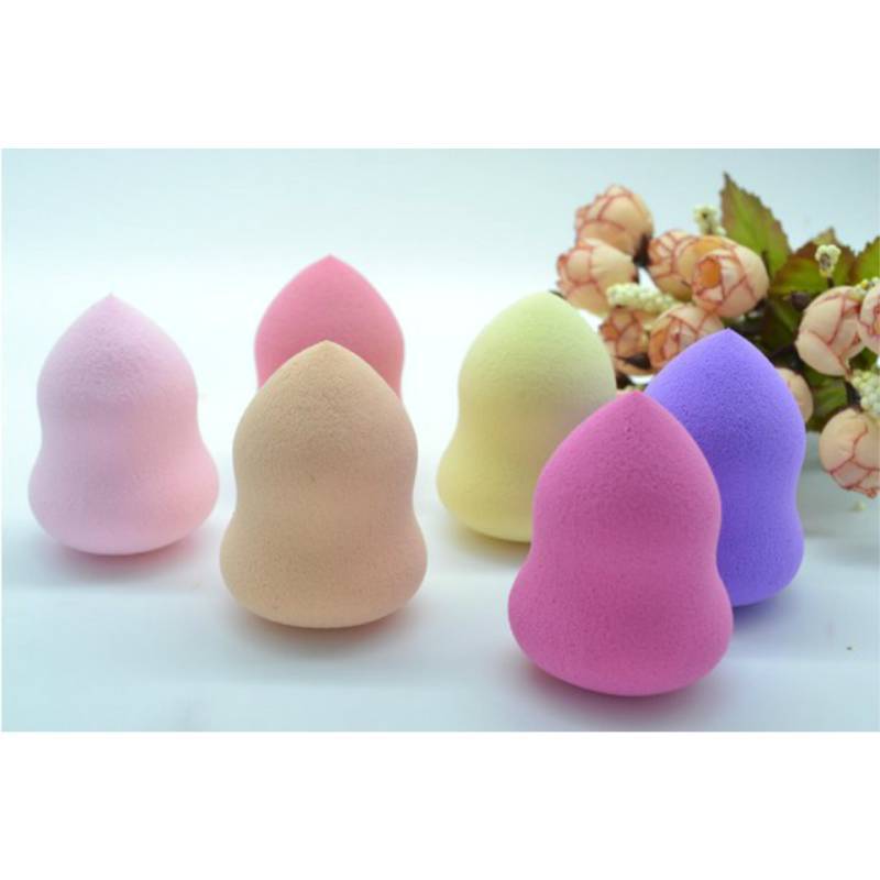 Makeup Puff Blender With Waterabsorbent Material For Blending Foundation And Powder