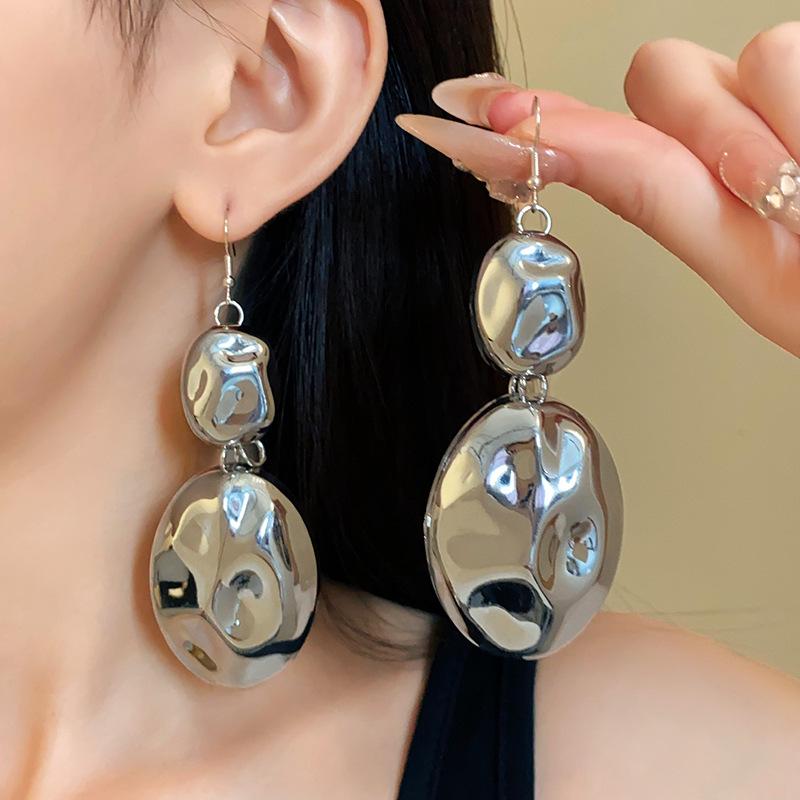 Oval Irregular Geometric Necklace - Unique Metal Clavicle Chain, Fashionable and Elegant Design