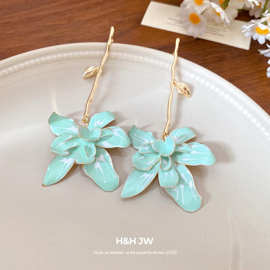 Silver needle dripping oil seaside vacation flower earrings light luxury high-end earrings fashion temperament earrings design sense niche