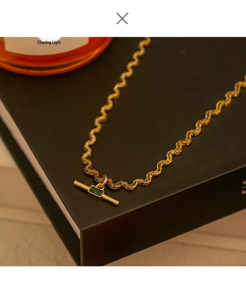 18K Gold Plated Korean Retro Curved Chain Necklace with Emerald Zircon for Women (Autumn/Winter)