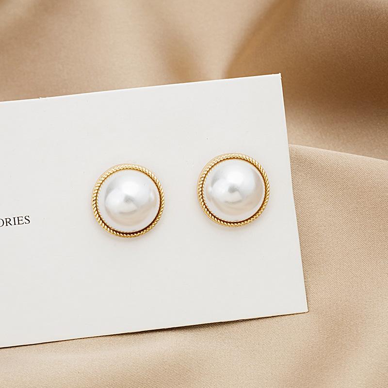 Elegantes Pendientes de Perlas Barrocas: Versátil Aguja de Plata 925 con Borde de Oro Francés