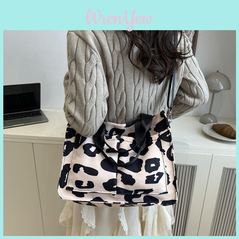 Street Style Casual Tote For Daily Use With Polyester Interior And Inner Phone Pocket