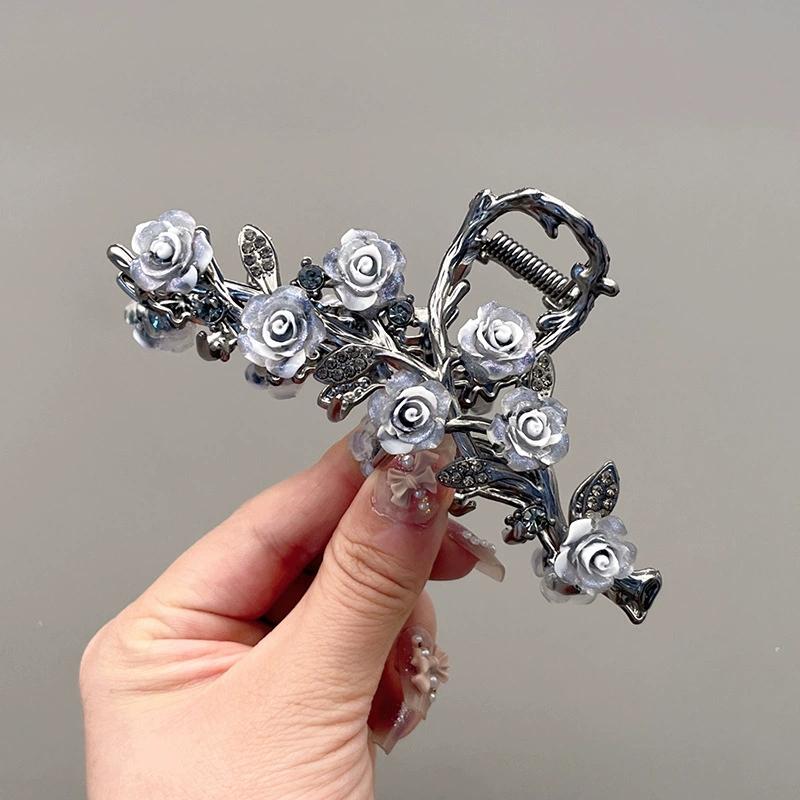 

Высококлассный темперамент Аэрозольный синий горная камелия Зажим-краб Женский зажим-акула для волос Элегантное платье Аксессуары для волос