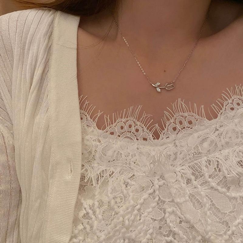 Women and Jewelry Wedding Banquet Party Couple Delicate Microinlaid Tulip Necklace High Sense Collar Chain Fashion Neckchain