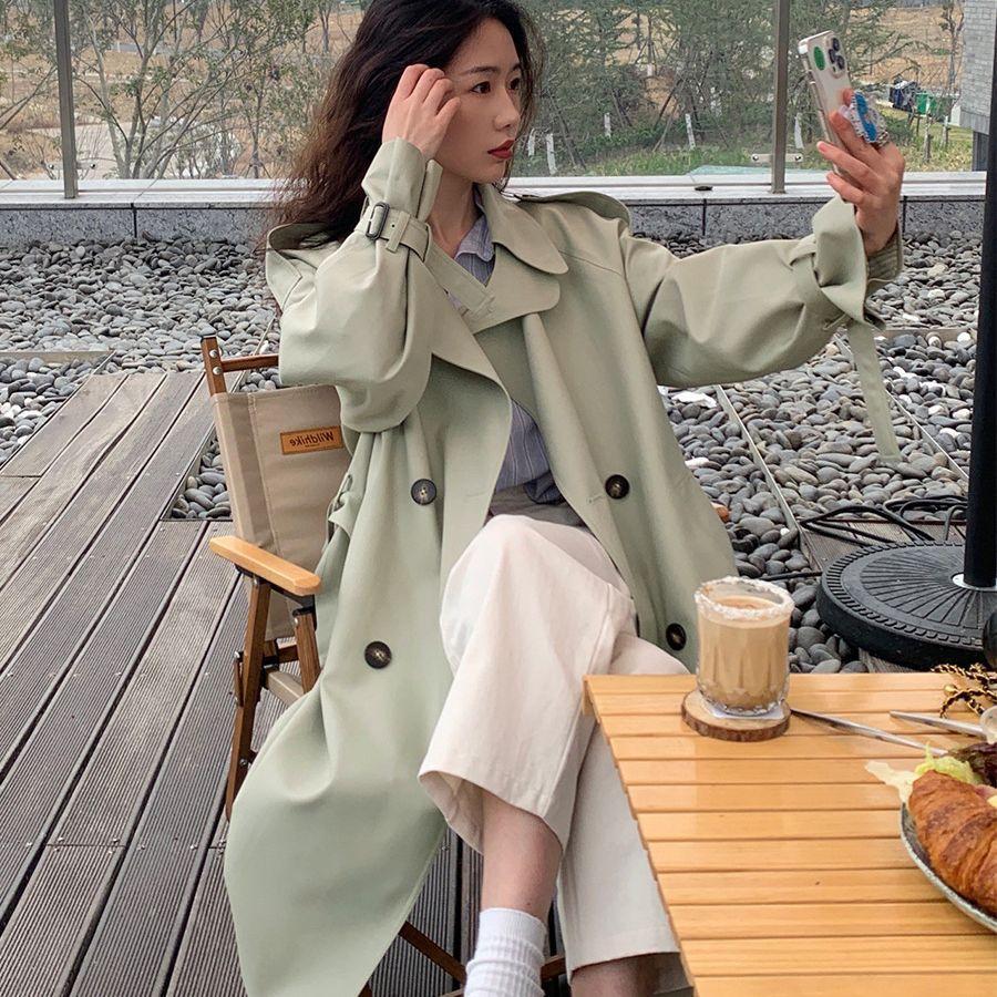 

Женское пальто в британском стиле на весну и осень