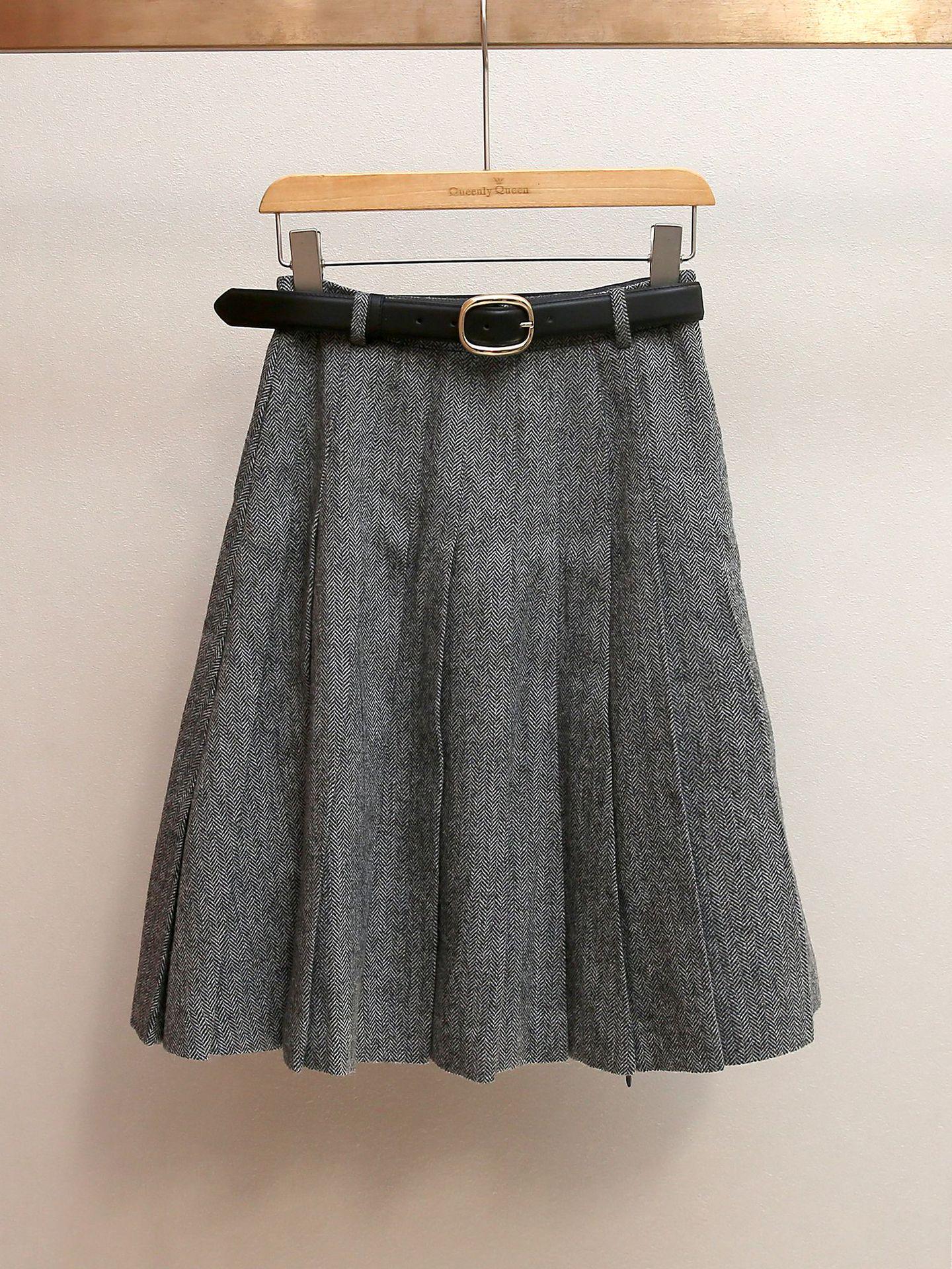

SP House Korean A-line Grey Slit Skirt with Slimming Belt – Autumn/Winter Collection Small