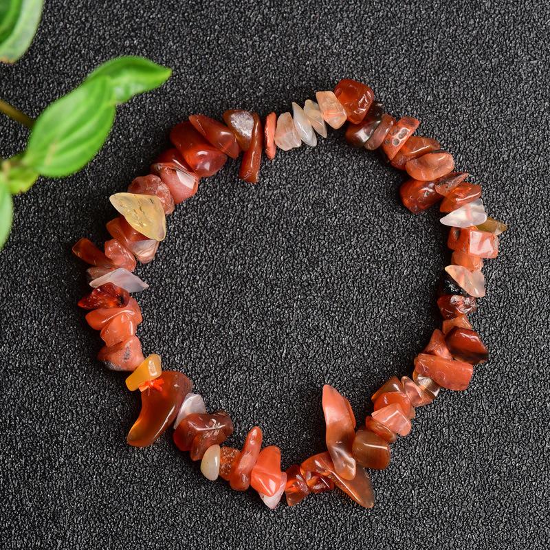 Elastisches Armband mit natürlichem Citrin-Chip: Unregelmäßige Rohsteinperlen in einem frischen, vielseitigen Stil